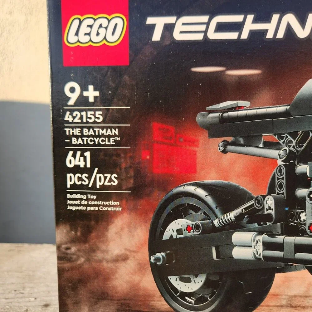 NEW LEGO Technic Batman BATCYCLE Set 42155 Motorcycle Collectible Toy Model Buil - Picture 12 of 16